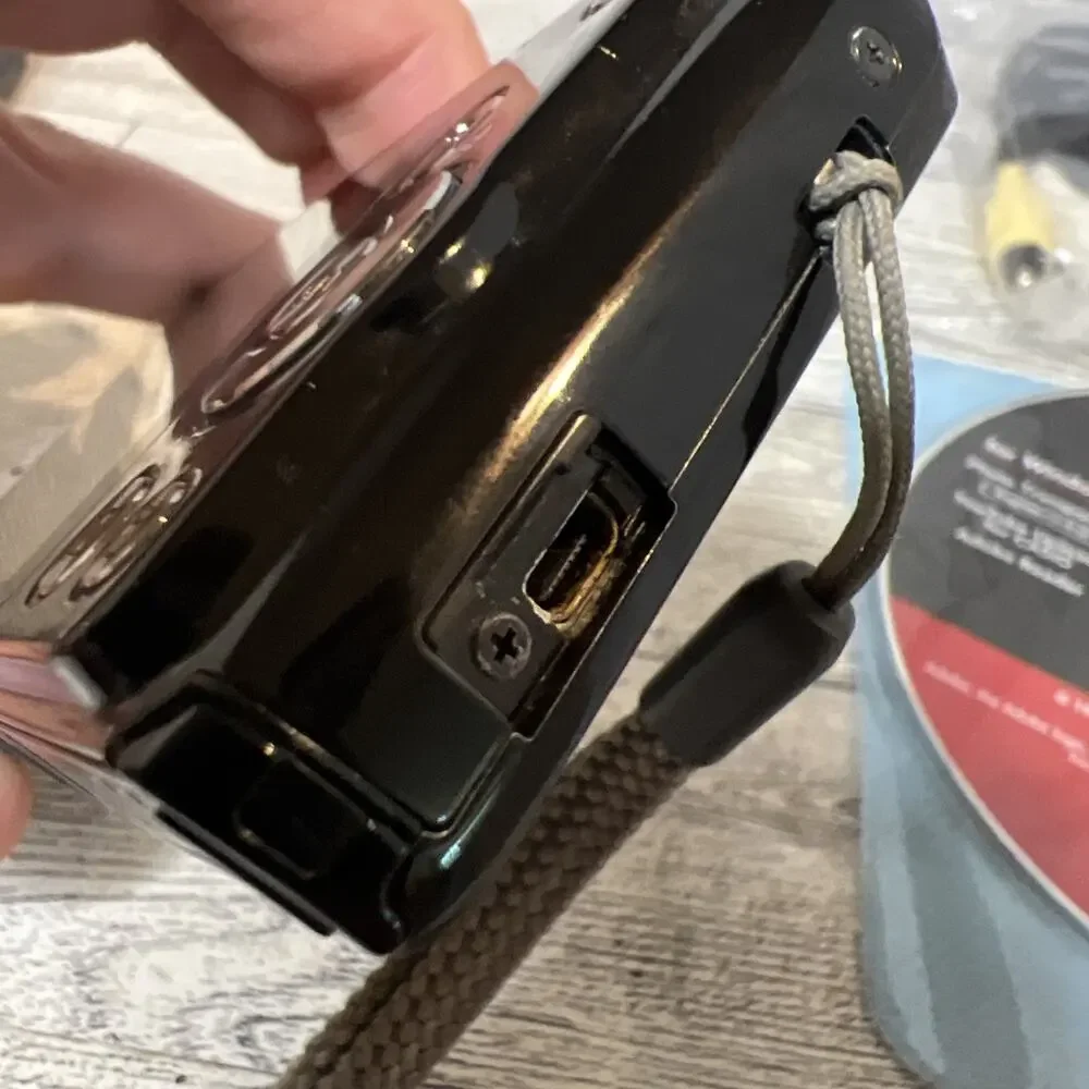 Casio EX-ZS10 Exilim 14.1 MP Digital Camera HD Movie 26MM FOR PARTS - AS IS